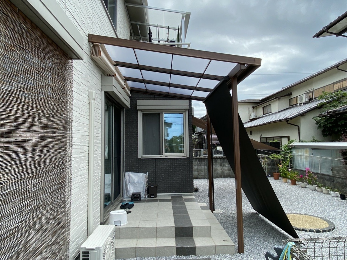 橿原市 西日対策に日よけ テラス屋根とシェード 奈良の外構 お庭 エクステリアの専門店リーフユニティ