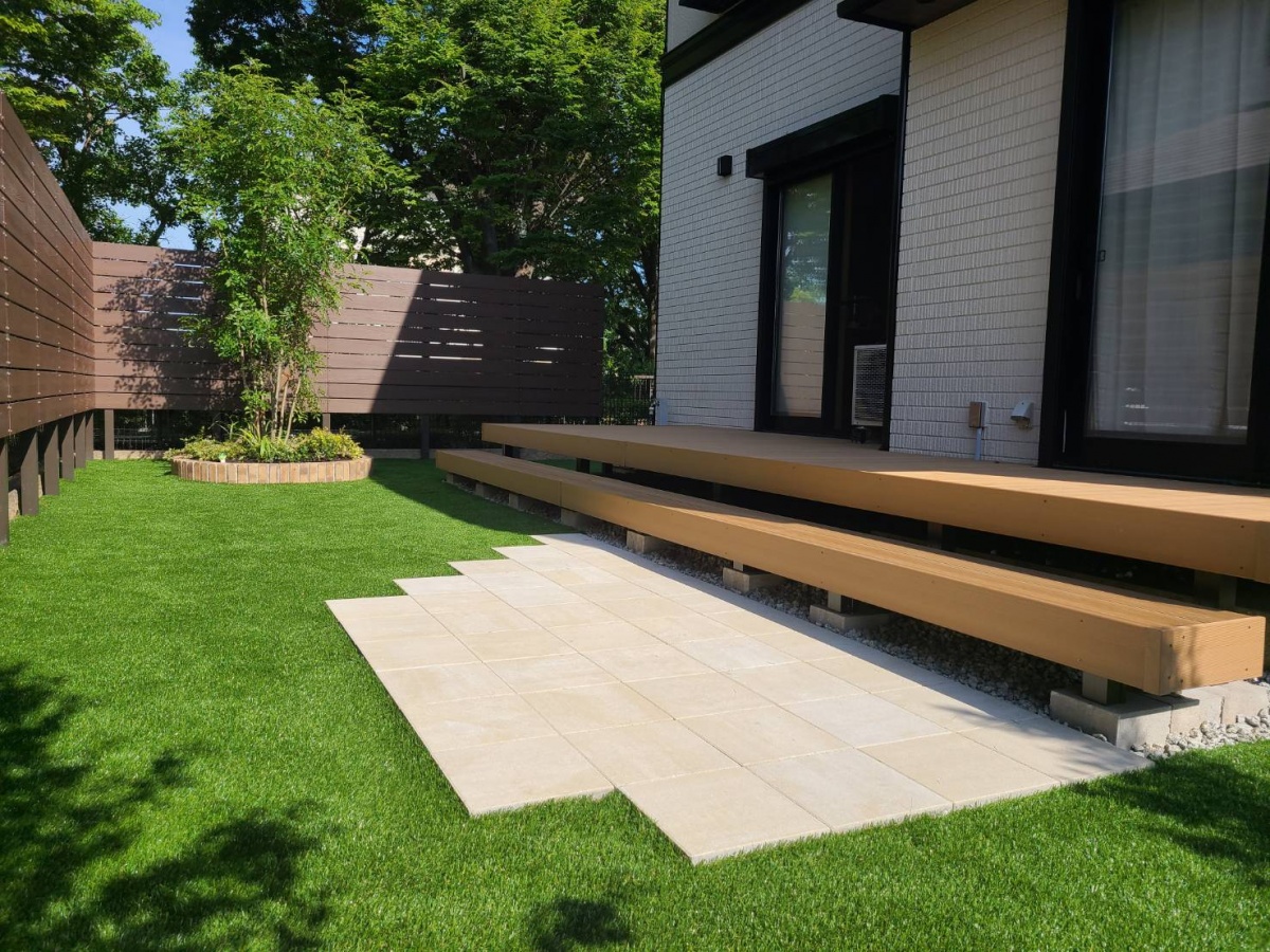 香芝市 ウッドデッキと目隠しフェンスでプライベート空間 奈良の外構 お庭 エクステリアの専門店リーフユニティ