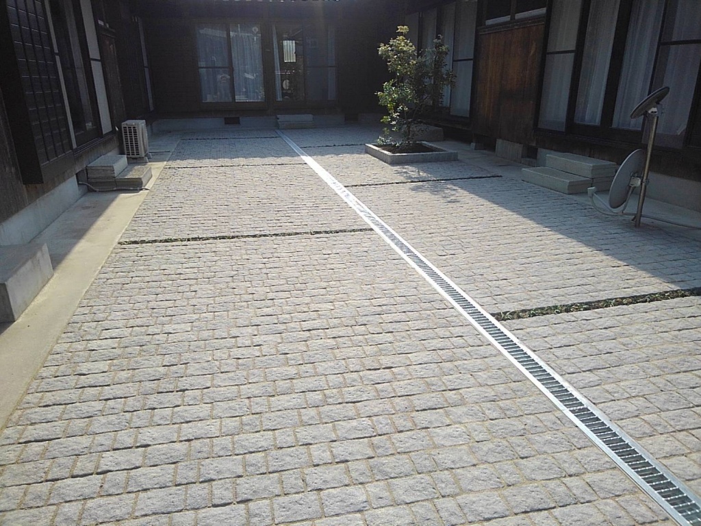 五條市 手入れのいらない庭に 石畳風舗装材アッピア 奈良の外構 お庭 エクステリアの専門店リーフユニティ