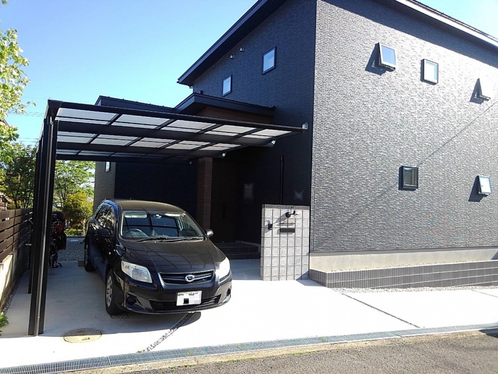 宇陀市 黒色のカーポートでカッコいいモダン外構に 奈良の外構 お庭 エクステリアの専門店リーフユニティ