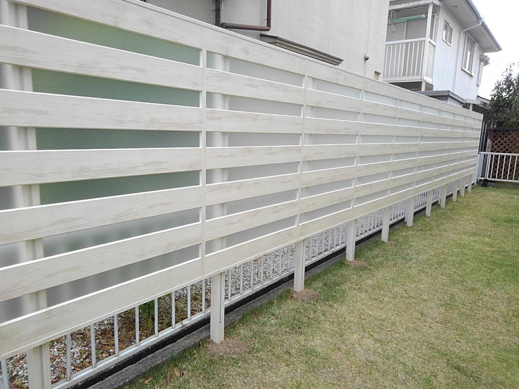 大和郡山市 白い目かくしフェンス フェンスaa施工例 奈良の外構 お庭 エクステリアの専門店リーフユニティ