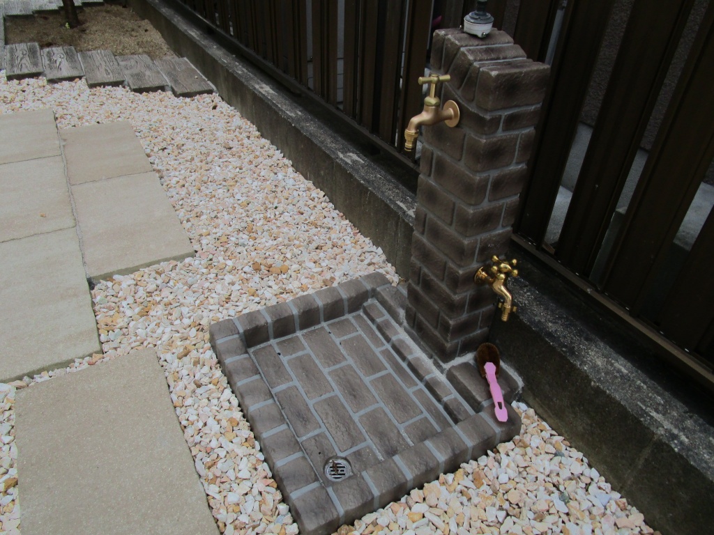 広陵町 お庭の水道はおしゃれ立水栓に 奈良の外構 お庭 エクステリアの専門店リーフユニティ