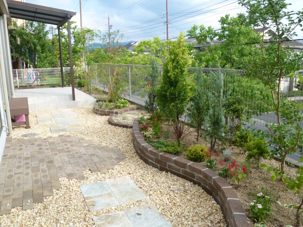 三重県名張市 色彩豊かな植栽デザイン コニファーガーデン 奈良の外構 お庭 エクステリアの専門店リーフユニティ